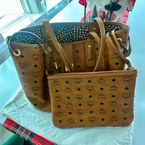 Preloved MCM medium Reversible Liz Shopper Tote with Original Dust bag